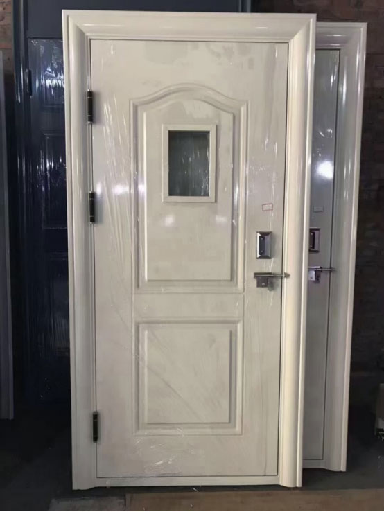 临潭学校教室门