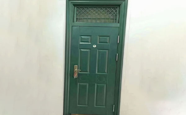 临潭学校教室门