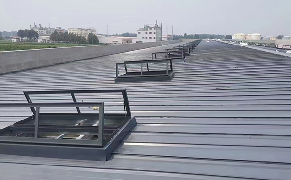 某中学室内体育馆临潭排烟窗改造项目