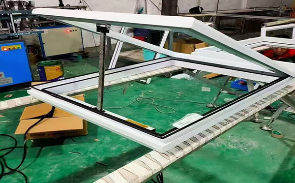 某地下车库出入口临潭排烟窗配置工程