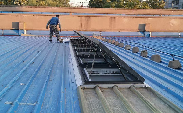 某区域性物流仓储中心临潭排烟窗系统安装项目