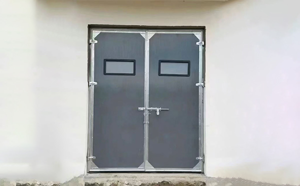 临潭工业门在高温作业区域的运行表现